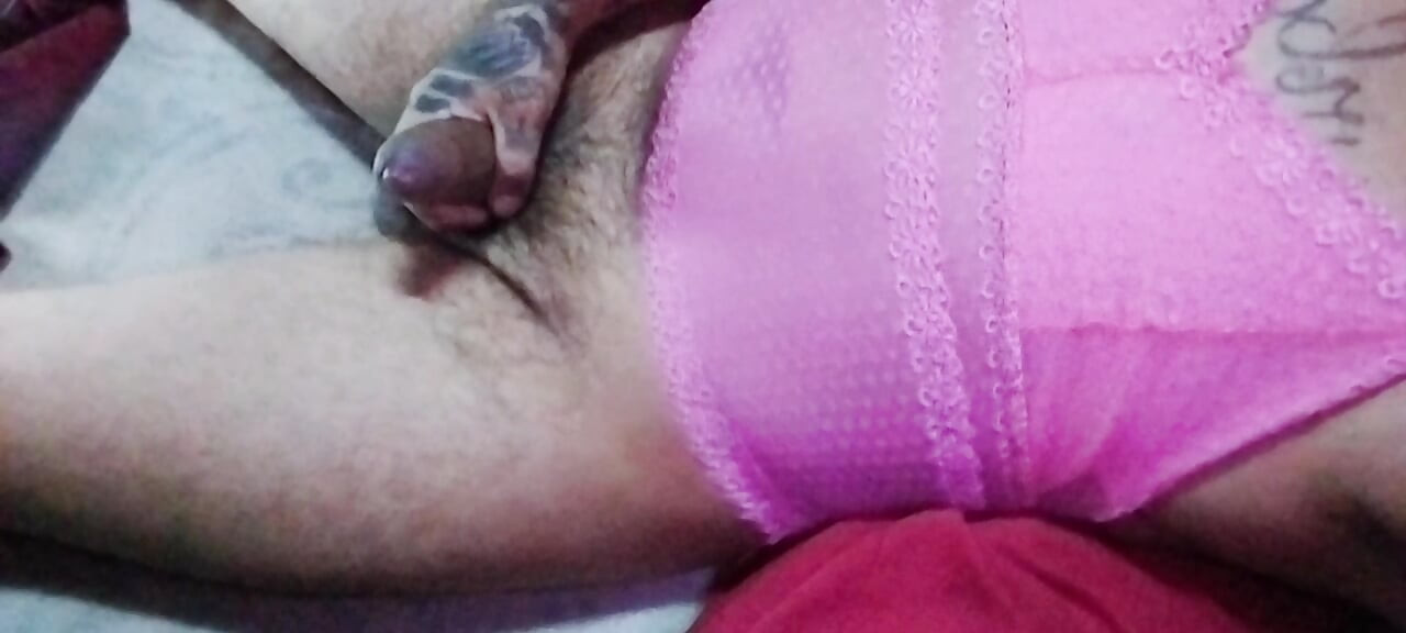 Shemale masturbates lying down