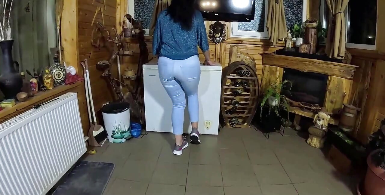 Cameltoe MILF Twerks in Jeans Blowjob & Cum All Over My Puffy Jacket 334