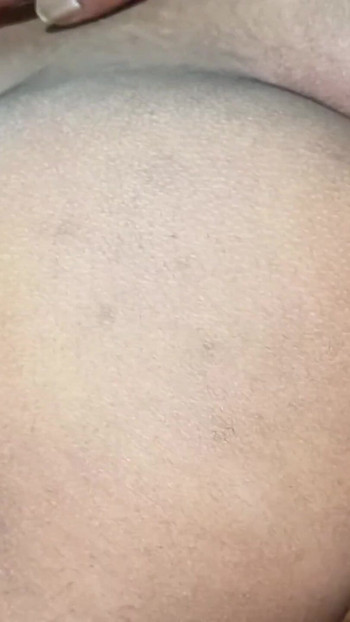 मेरी प्रेमिका मेरा बड़ा लंड चूसती है और फिर मैं अपनी पत्नी को जोर से चोदता हूं और वह रात की वासना भाग4 । क्लिप 1