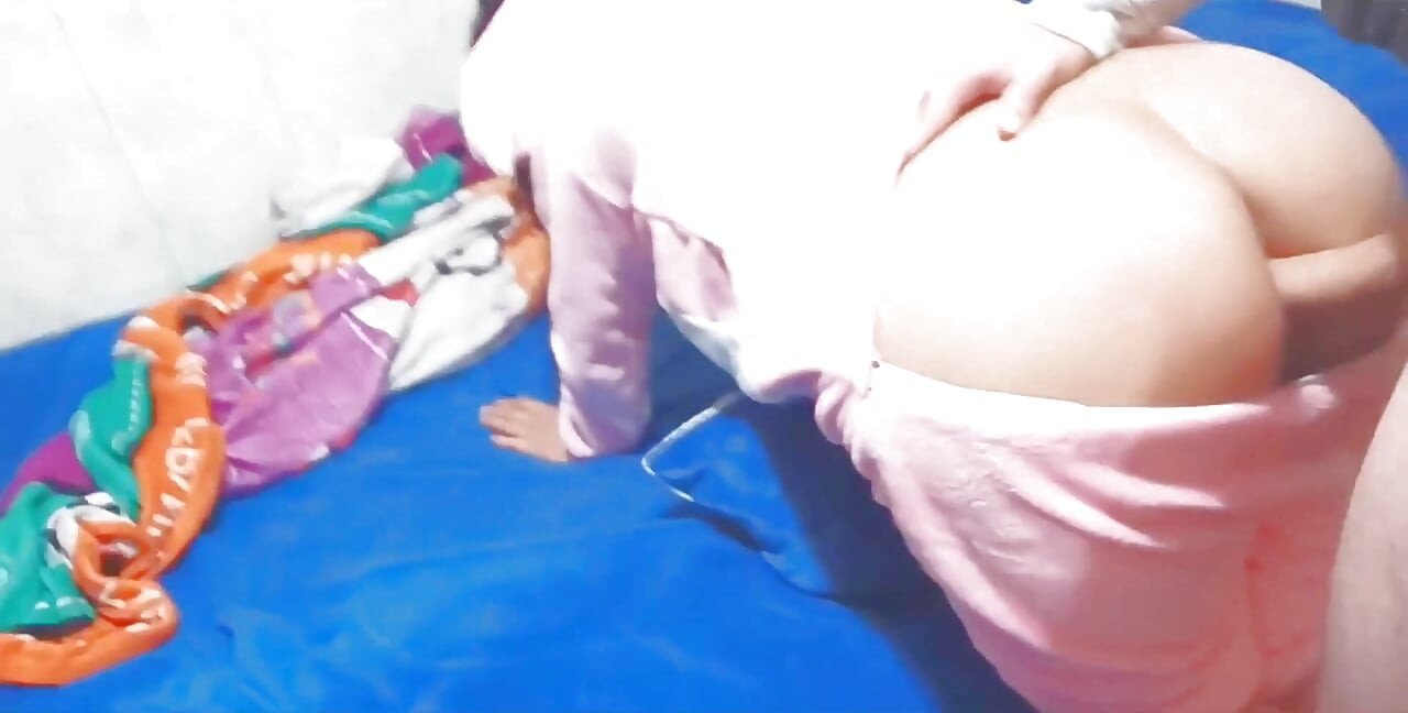 Amateur Sex - My Stepmom Doesn't Know I Film Her When She's in Fours