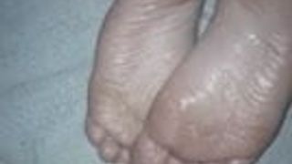 Fast powerful sole cumshot