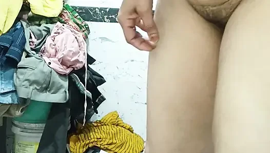 Priya si kakak ipar india lagi pamer memeknya yang menganga lebar