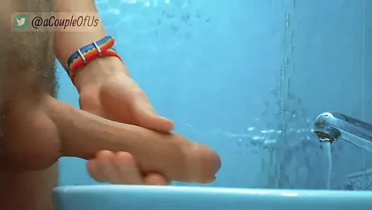 Ateşli bir randevu sırasında blueballs aldım. Banyosunda büyük ihtiyatlı boşalma