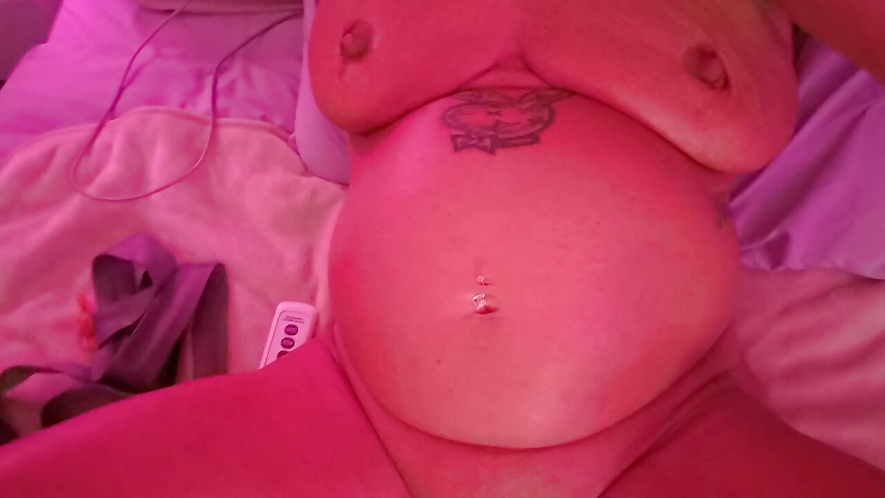 Pregnant whore machine fucked