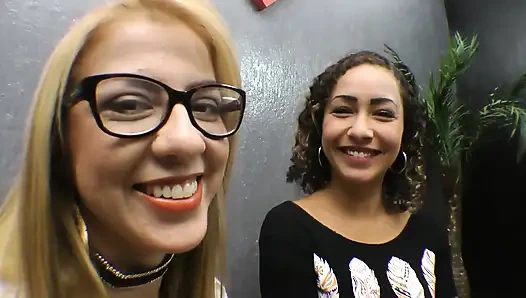 Ateşli lezbiyen latin öpüşüyor