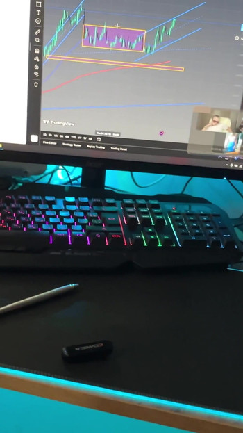 Detik yang tidak dapat dilupakan dari "pov: dia tidak dapat saya semasa saya streaming - dikongkek tekaknya di bawah meja"