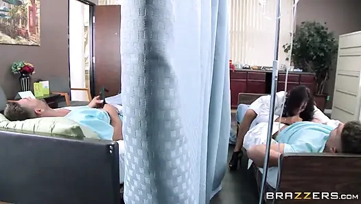 Petualangan doctors - ketika suster isis love pasiennya nggak nyaman dia masukin semua ke dalam
