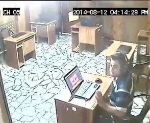 Cuando te agarran jalandote el ganso en el trabajo