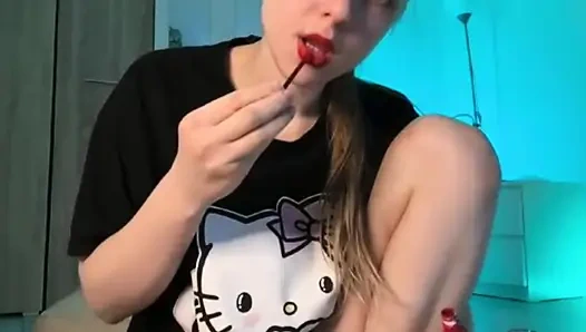 Jucielussie lutscht dildo und sexy doggystyle