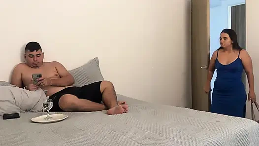 Büyük Üvey Kız Kardeşle Yatağı Paylaşmak