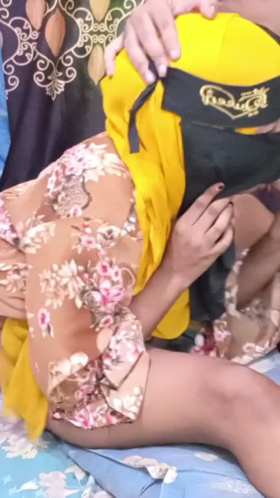 Mainne ek bangladeshi larki ko hotal men 5000 taka men choda. | klip 1