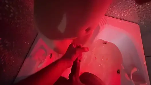 Jacuzzi panas dengan saudara tiriku - saudara tiri tidak bisa menolak