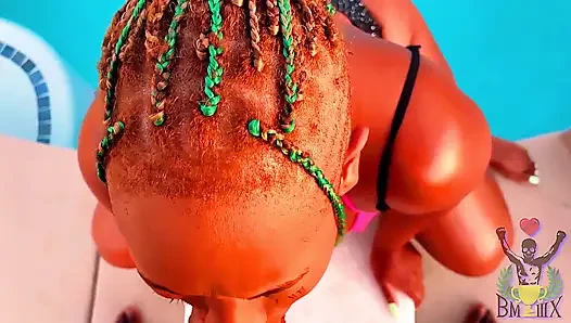Shanice Luv у бассейна