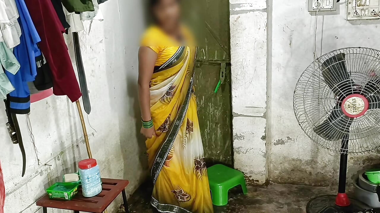 Bhabhi ki chudai, brother-in-law se when his husband was not at home, then sister-in-law was forgotten in the room at night and brother-in-law ke cock chusa ke bhabhi ne stood and then stood up.
