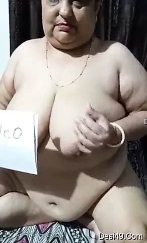Fat BBW Aunty Showing Her Huge Saggy Tits & Pussy