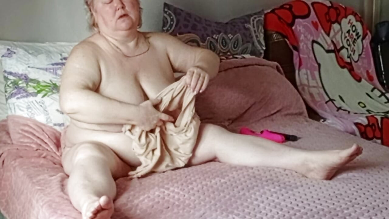Gran coño carnoso, culo y enormes tetas # 22