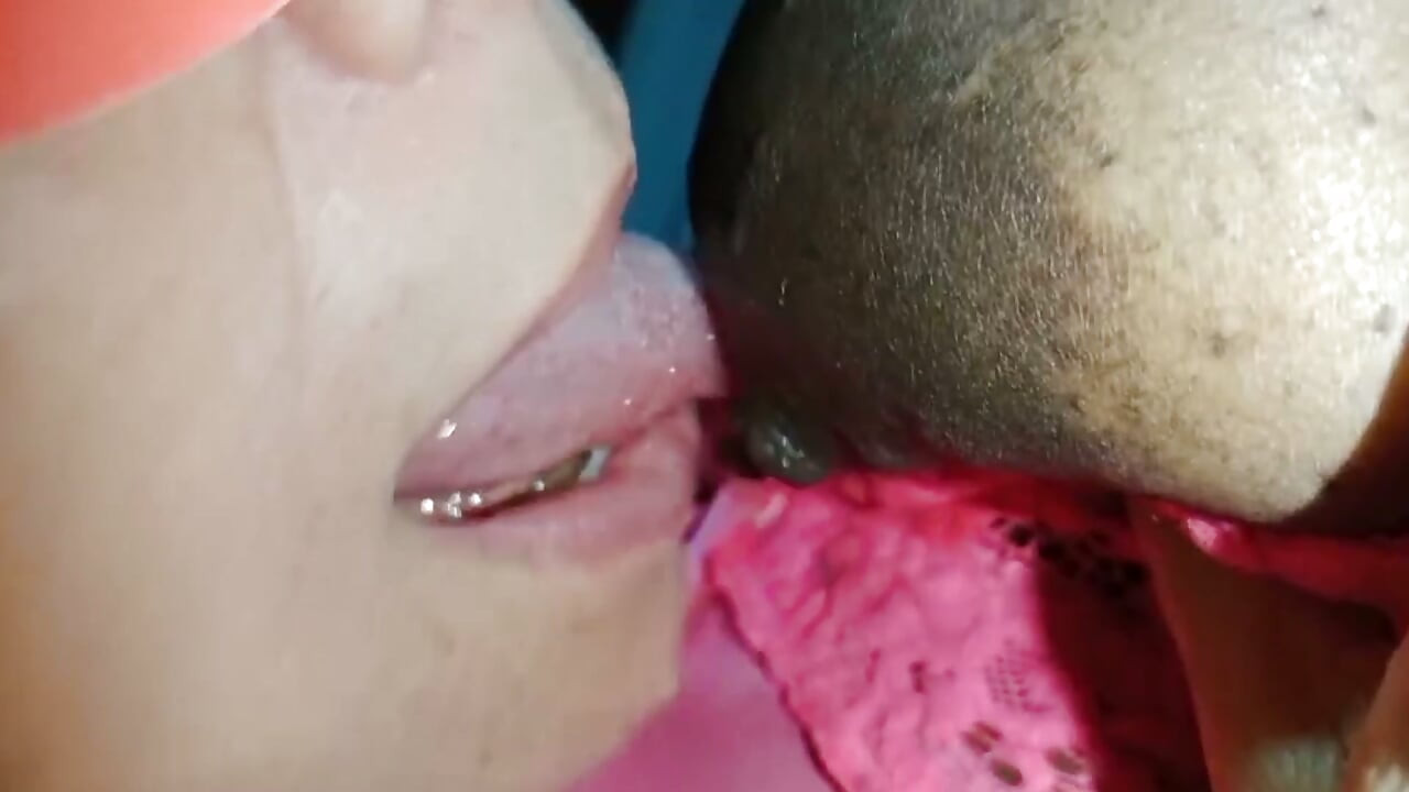 LESBIANAS INTERRACIALES CHUPANDO TETAS GRANDES