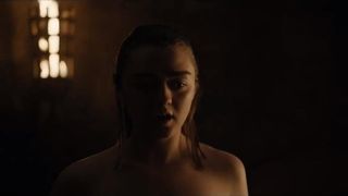 Maisie Williams (Aria Stark), сцена обнаженного секса получила s8 e2