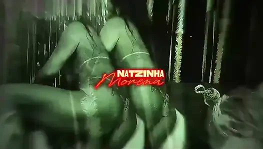 Kırmızı Elbisede Canlı - Tam Baştan Çıkarma