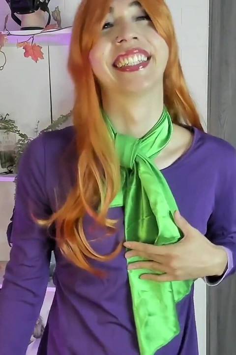Puv Daphne Cosplay Burping Contest with Scooby