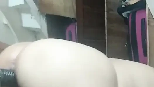 Popping sound, wenn sie in ihre muschi kommt