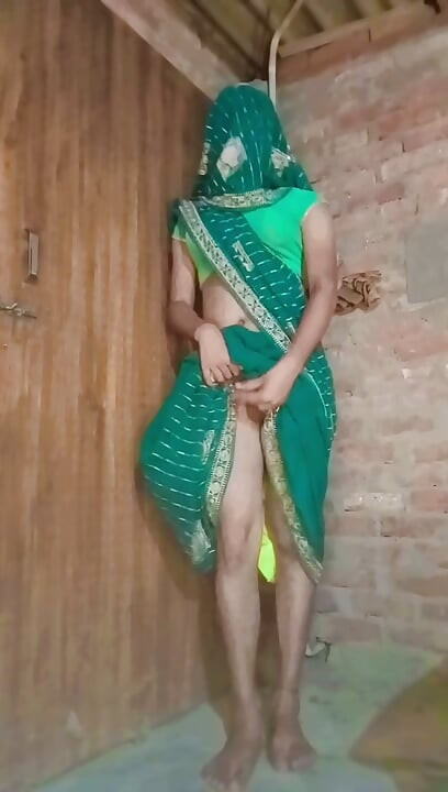 Ngewe bhabhi hot pakai saree