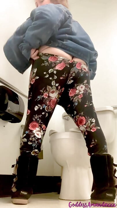 İri güzel kadın banyolarda büyük