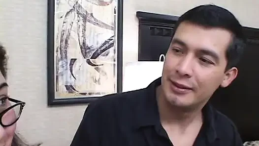 Pelacur gemuk dientot memeknya yang sempit