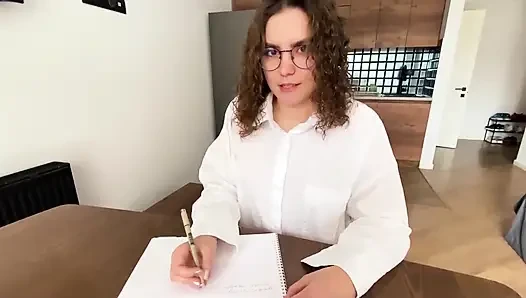 Seksi ve azgın öğrenci sınav sırasında öğretmenini baştan çıkarıyor