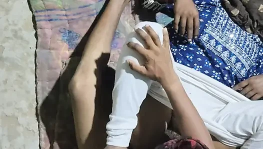 Köyden ateşli seksi sevimli Hintli kız