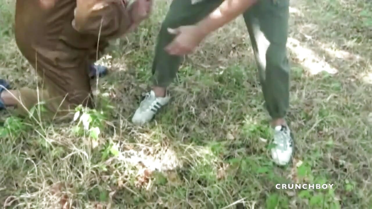 Smiješna parodija s Isacom koju koristi njegov prijatelj odjeven u medvjeda