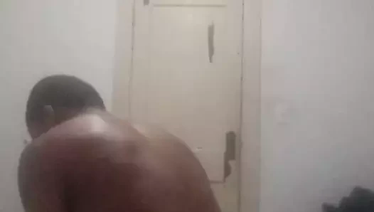 Oğlan ayıyla sikişiyor