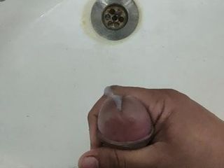 Praca ręczna w umywalce