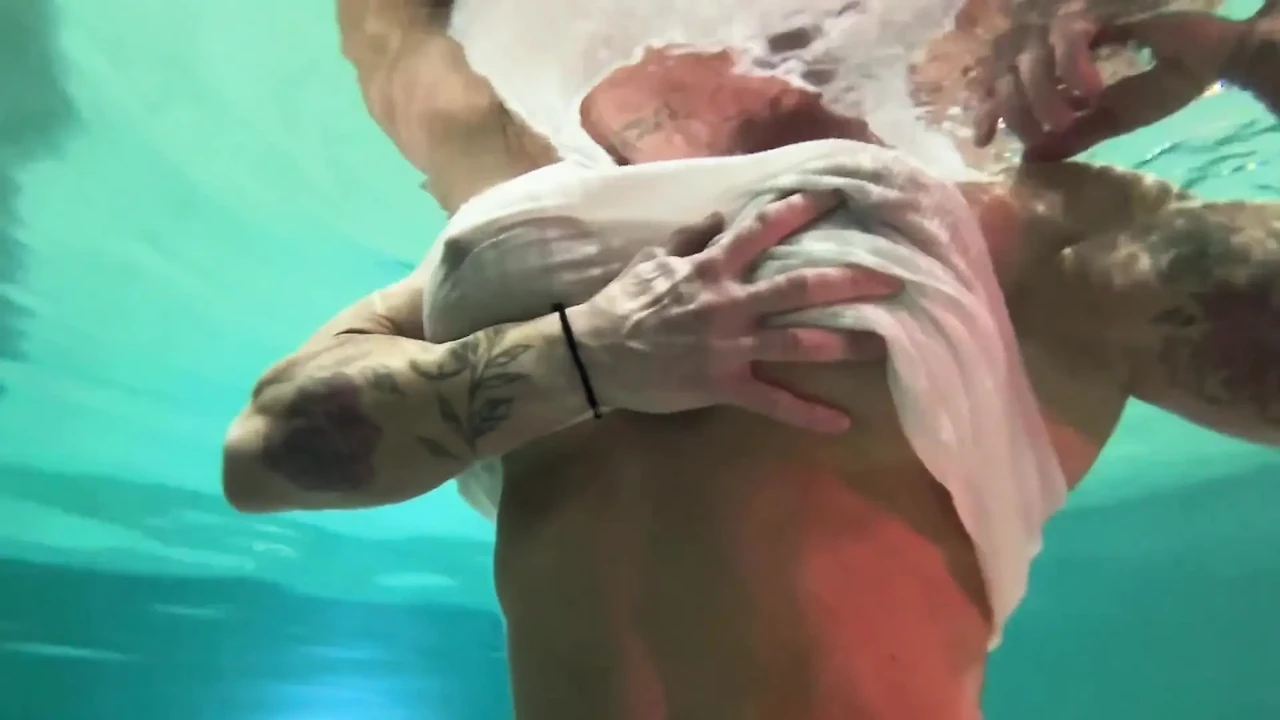 Amazon Kandy Flexes Her Massive Biceps in Her Hotel Pool
