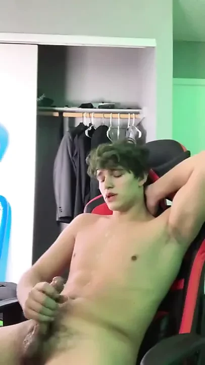 Twink cums