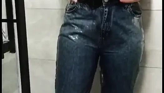 Duşta Kıyafetli Soyunma Fışkırmalı