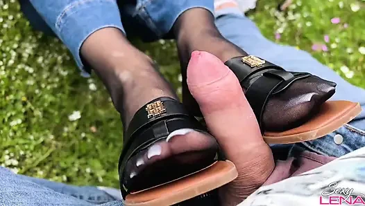 Greek Mountain Footjob Mit Verschwitzten Nylonfüßen - Outdoor Creampie Auf Meinen Sohlen