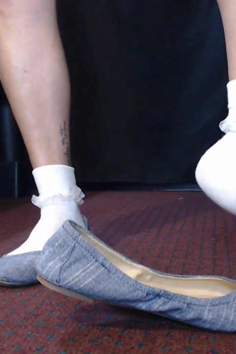 Ruffled socks gray balletflats shoeplay