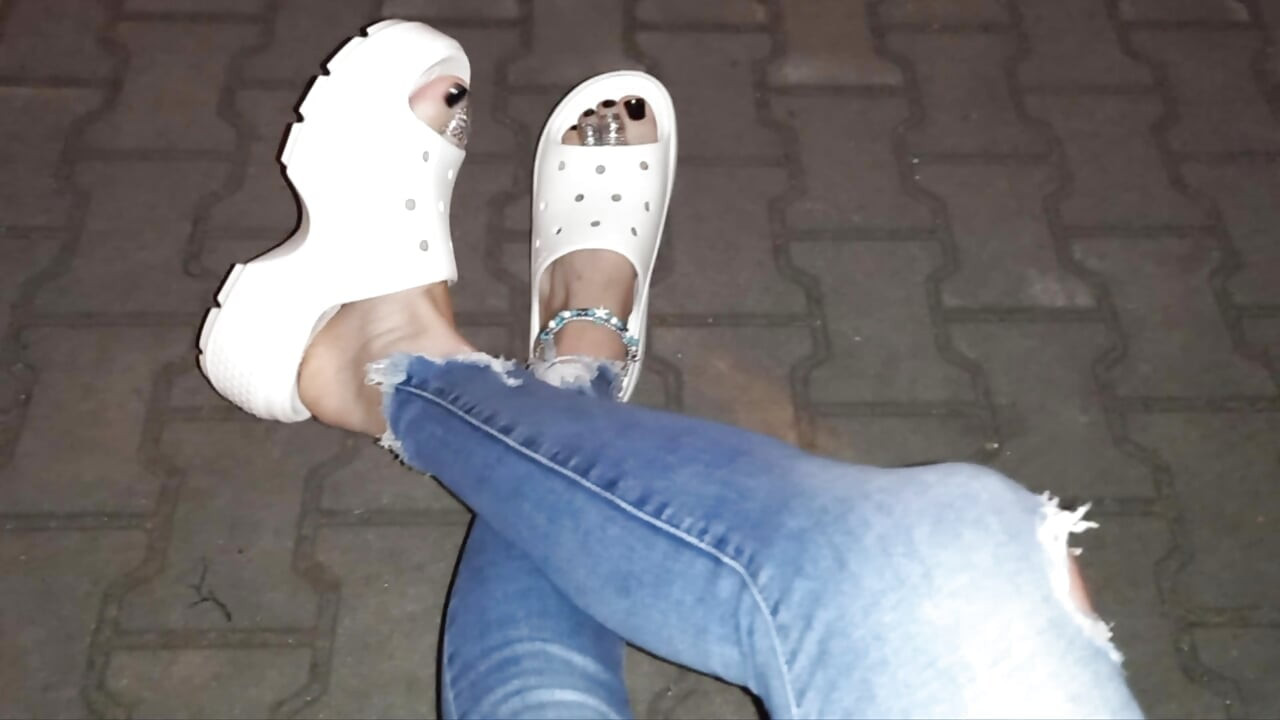 I wear tight jeans and show my pretty feet