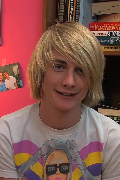 Brbljavi Twink Preston Andrews daje intervju