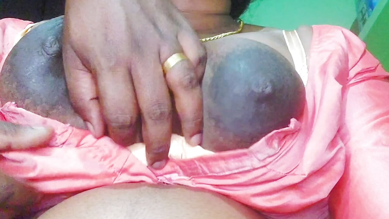 Sexy Girl In Hot boobs Video Viral