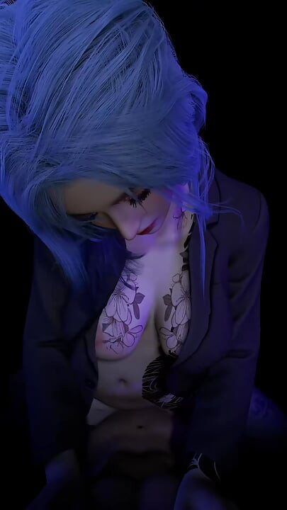 Blue Marin Lap Dance (versão tatuada)