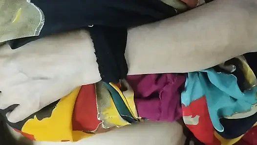 Sexy indian hot lady chut may ungli dal kar chut ka pani nikala