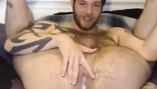 Proud camwhore squirts his hole