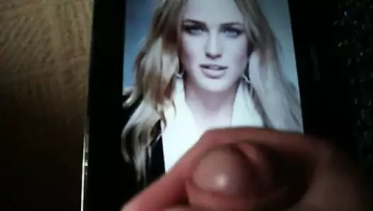 caity lotz'a saygı duruşu