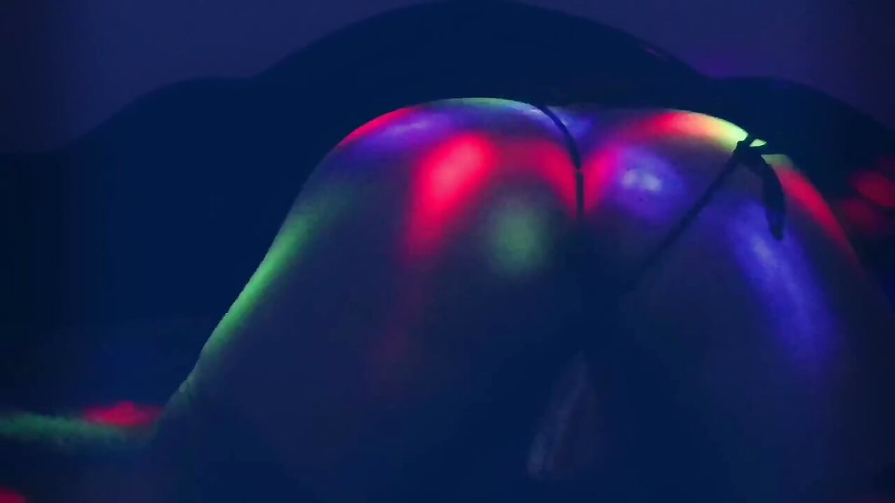 Hot Ass Wiggle, Enjoy Watching My Hot Ass That Desires You