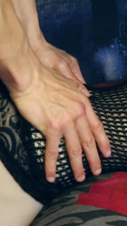 我喜欢操她的狗式，并用精液覆盖她的圆屁股。 | 短片 2