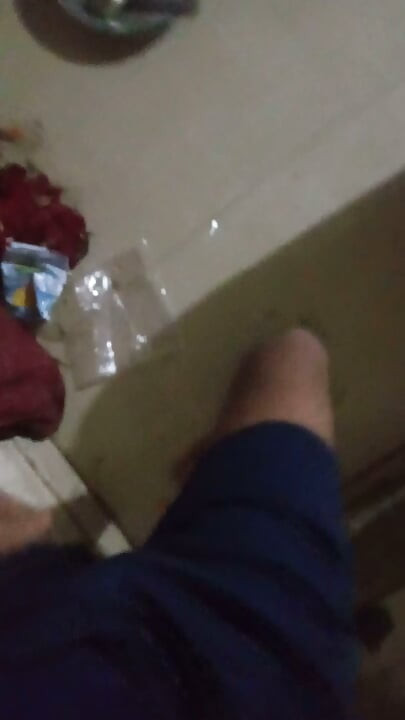 Kızı görünce yumruğumu sıktım.