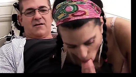 Jung und so begierig darauf, einen Schwanz zu nehmen