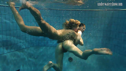 Hottest chicks swim nude underwater